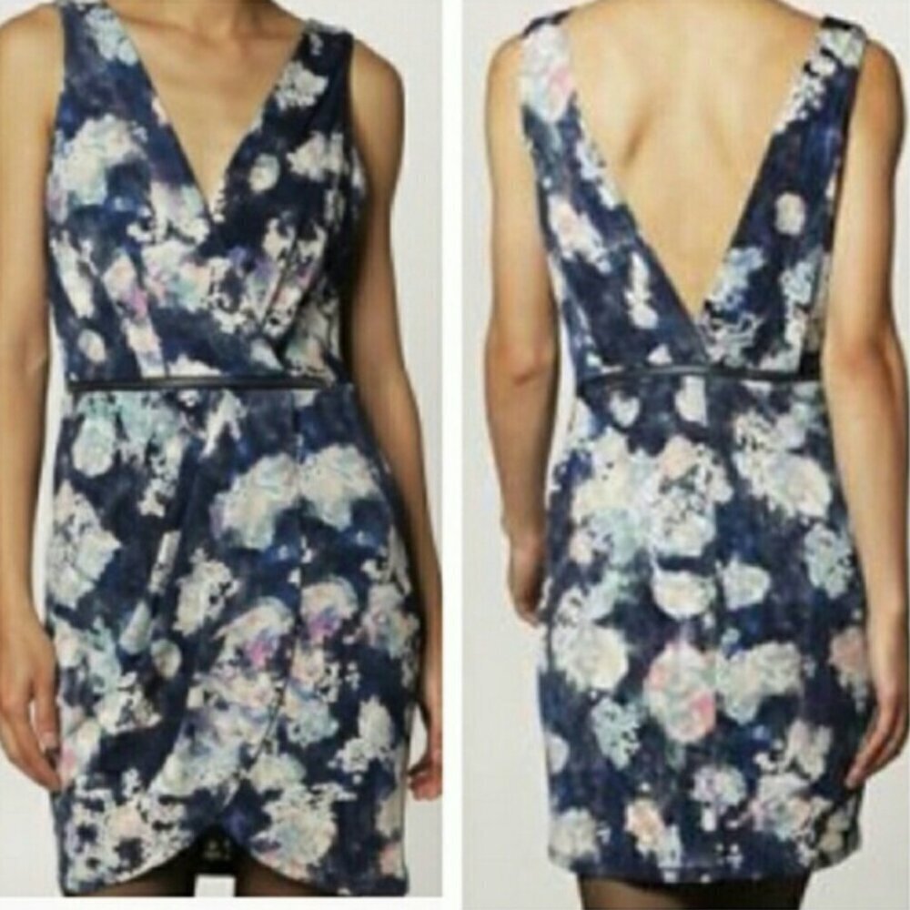 BCBGeneration Size 8 Blue Tulip Floral and Fun Hem Dress​​​​​